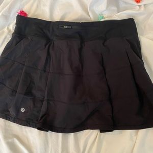 Lululemon pace rival skirt.